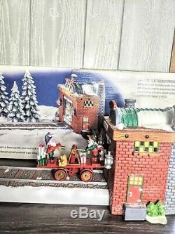 Dept 56 Loading The Sleigh 52732 Christmas Village Animated North Pole WORKING