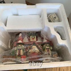 Dept 56 NORTH POLE 1996 Route 1, North Pole Home of Mr & Mrs Claus #56392 MINT