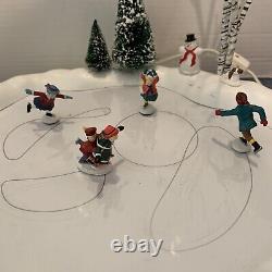 Dept 56 NORTH POLE Village Animated Skating Pond #52299 COMPLETE! WORKS! NICE