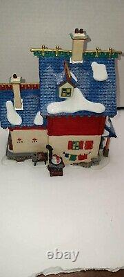 Dept 56 North Pole NORTHWIND KNITTERS (set of 2) Christmas Village Elf
