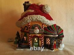 Dept 56 North Pole SANTA'S HAT INN 56795 Display Anywhere w ROAD TRIP 57211