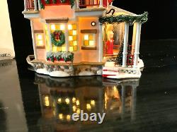 Dept 56 North Pole Series BARBIE BOUTIQUE 2001 Lighted #56739 Cute