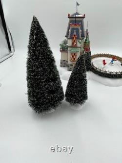Dept 56 North Pole Series Glacier Park Pavilion Xmas Village Holiday Gift Set
