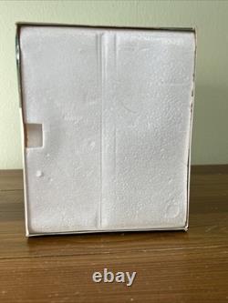 Dept 56 North Pole Series Hatly Hall #804440 Old Store Stock Missing Sign