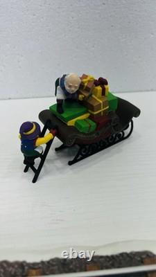 Dept 56 North Pole Series Loading The Sleigh Retired Excellent Condition