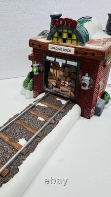 Dept 56 North Pole Series Loading The Sleigh Retired Excellent Condition