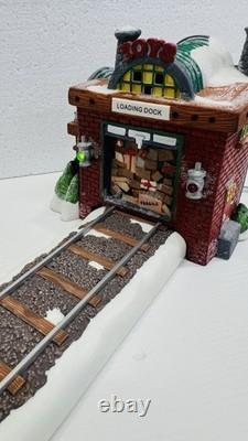 Dept 56 North Pole Series Loading The Sleigh Retired Excellent Condition