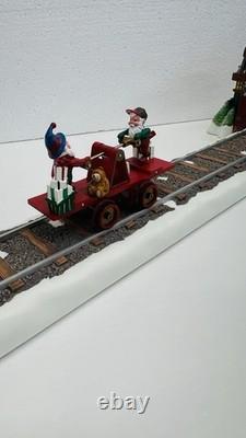 Dept 56 North Pole Series Loading The Sleigh Retired Excellent Condition