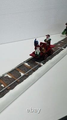 Dept 56 North Pole Series Loading The Sleigh Retired Excellent Condition