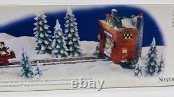 Dept 56 North Pole Series Loading The Sleigh Retired Excellent Condition