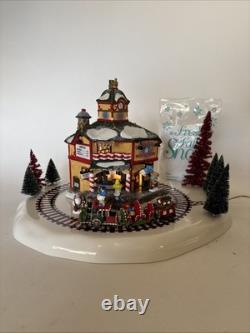 Dept 56 North Pole Series North Star Commuter Train Station #56782 Complete Set