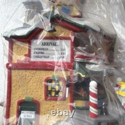 Dept 56 North Pole Series North Star Commuter Train Station Holiday Gift Set