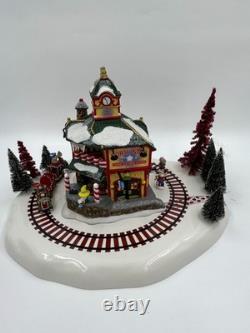 Dept 56 North Pole Series North Star Commuter Train Station Holiday Gift Set