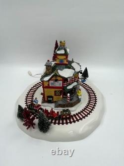 Dept 56 North Pole Series North Star Commuter Train Station Holiday Gift Set