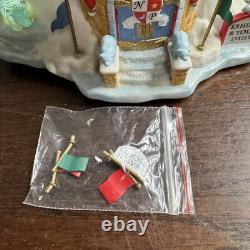 Dept 56 North Pole Series Polar Bear Palace 799918 Christmas Village Xmas Tested