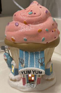 Dept 56 North Pole Series Yum Yum Cupcakes Retired 2011 Light up Cupcake 0214HV