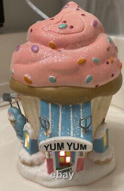 Dept 56 North Pole Series Yum Yum Cupcakes Retired 2011 Light up Cupcake 0214HV