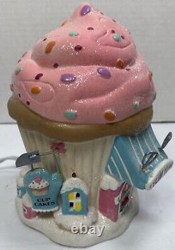 Dept 56 North Pole Series Yum Yum Cupcakes Retired 2011 Light up Cupcake 0214HV