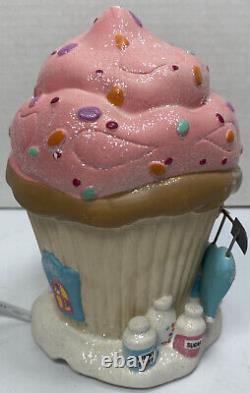 Dept 56 North Pole Series Yum Yum Cupcakes Retired 2011 Light up Cupcake 0214HV