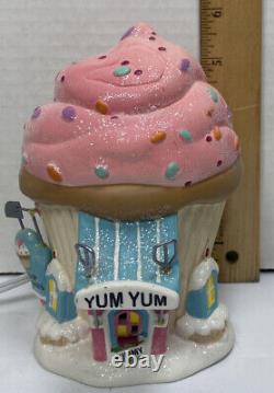 Dept 56 North Pole Series Yum Yum Cupcakes Retired 2011 Light up Cupcake 0214HV