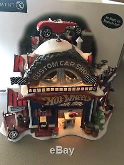 Dept 56 North Pole Village Hot Wheel's Custom Car Shop 56784 Car Rotates New