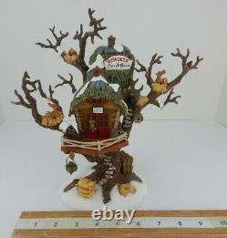 Dept 56 North Pole Woods Reindeer Care & Repair #56882 Good Condition withBox