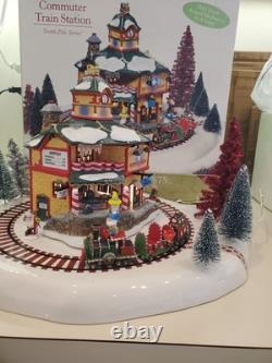 Dept 56 North Star Commuter Train Station #56.56782 (COMPLETE) EUC North Pole