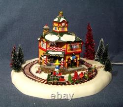 Dept 56 North Star Commuter Train Station North Pole Series 56782 EUC