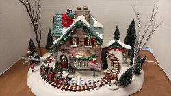 Dept 56 Santa's Wonderland House 55359- Snow Village