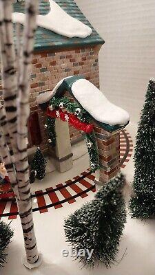 Dept 56 Santa's Wonderland House 55359- Snow Village