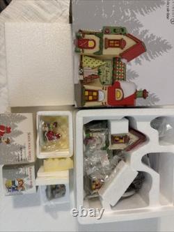 Dept 56 Stitch In Yule Time North Pole 2019 + 2 Accessories 6003111 RARE NEW