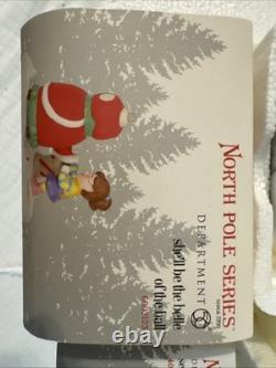Dept 56 Stitch In Yule Time North Pole 2019 + 2 Accessories 6003111 RARE NEW
