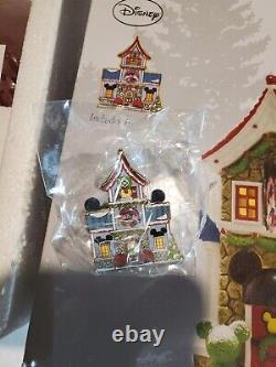 Disney Department 56 North Pole Village Mickey's Pin Traders Lighted House & pin