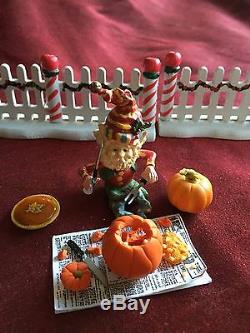 ENESCO NORTH POLE VILLAGE ELF PUMPKIN PIE MAKER