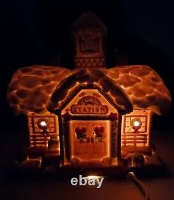 Enesco Musical Night Light THE STATION North Pole Village 424331 Sandi Zimnicki