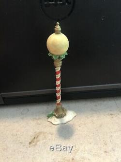 Enesco North Pole Village Elves Accessory Lamp Post Euc