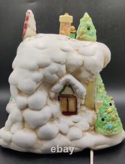 Enesco North Pole Village Post Office Porcelain Musical Night Light Building