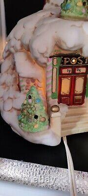 Enesco North Pole Village Post Office Porcelain Musical Night Light Building