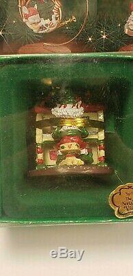 Enesco The North Pole Village Lot Elf's Reindeer Miss Clause & Ornament Display