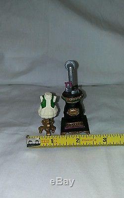 Enesco The North Pole Village Tailor Shop Figurine #618594 (JT)