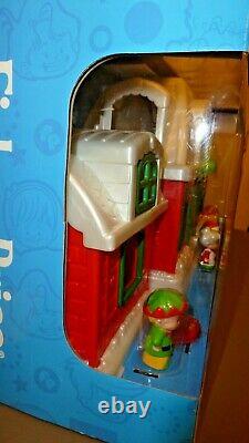 Fisher Price Little People Santa's North Pole Cottage Village Christmas NEW