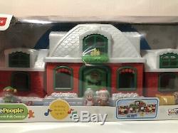 Fisher Price Little People Santa's North Pole Cottage Village Music Play House