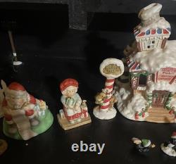 Lot Of VTG 1991 Mercuries North Pole Ceramic Village 18 Pieces
