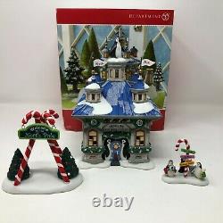 MINT Dept 56 North Pole Penguin Visitors' Center Snow Village 805547 RETIRED