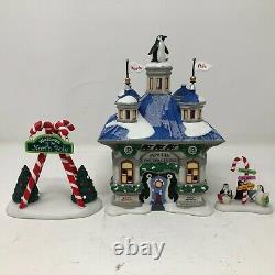 MINT Dept 56 North Pole Penguin Visitors' Center Snow Village 805547 RETIRED