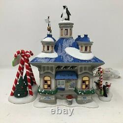 MINT Dept 56 North Pole Penguin Visitors' Center Snow Village 805547 RETIRED