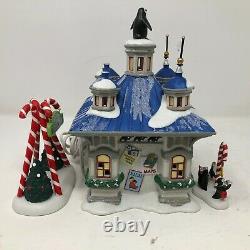 MINT Dept 56 North Pole Penguin Visitors' Center Snow Village 805547 RETIRED