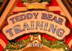 North Pole Department 56 TEDDY BEAR TRAINING CENTER! 56774 NEW MinT PERFECT