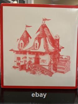 RARE RETIRED Dept 56 North Pole Series Elsie's Gingerbread 56398 Real Smoke