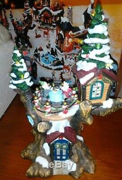 Santa's Village Kirkland 32 Piece North Pole Shop Porcelain Lighted Christmas
